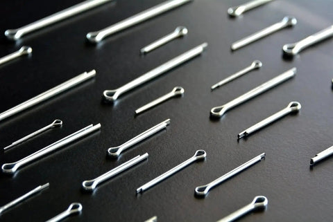 555 Piece Cotter Pin Assortment In Spring Steel With Zinc Plating Includes One Sixteenth Inch By One Inch Pins And Three Thirty Second Inch By One Inch Pins Plus Other Sizes Comes In A Handy PP Storage Case With Size Chart For Quick Identification, arranged on black background