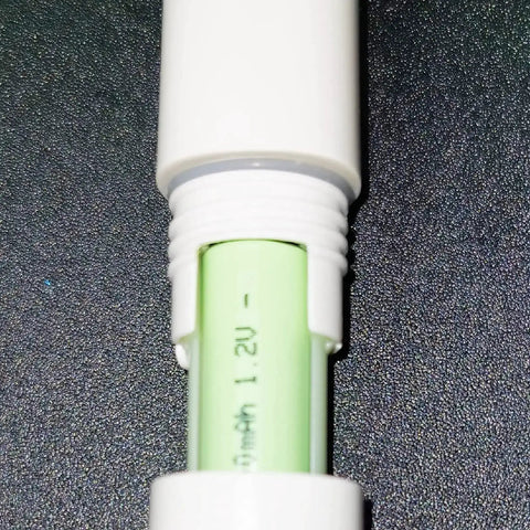 Close-up of 30 Pcs Silicone O Rings VMQ 8mm Outer Diameter And 5mm Inner Diameter 1.5mm Thick Food Safe Sealing Gaskets in use