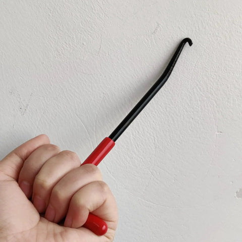 Exhaust Spring Hook T Shaped Handle For Motorcycle Rubber Coated Set Of 2, red rubber grip, metal hook held by a hand