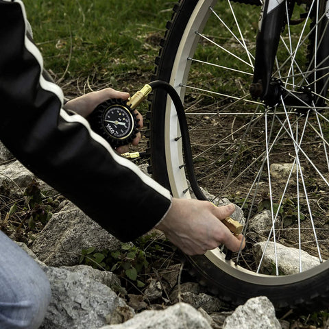 JACO EliteProPlus tire gauge with dually air chuck, black dial and brass fittings for bicycle tire up to 160 PSI.