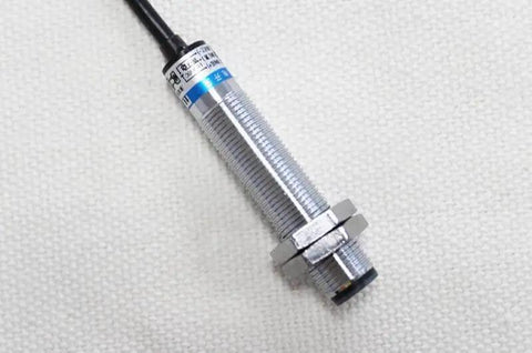 Diffuse Reflection Photoelectric Switch Sensor E3F1DS5C4 NPN NO 18mm Diameter with 5cm Sensing Range shown on white surface
