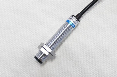 Diffuse Reflection Photoelectric Switch Sensor E3F1DS5C4 NPN NO 18mm Diameter With 5cm Sensing Range, metal housing, top view