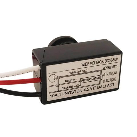 Dusk To Dawn Outdoor Light Switch Controller With Photoelectric Sensor, showing wiring details and voltage range label