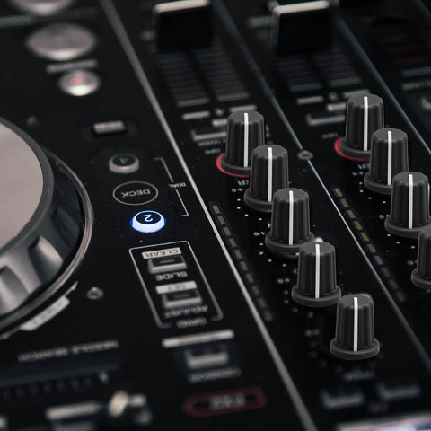 Close-up of DJ controller with 6 Pack 6mm D Type Potentiometer Knobs For 6mm Shafts Rubber Grip Guitar Volume Rotary Knobs Replacement