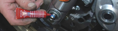 Applying Automotive Blue Thread Locker High Temperature Medium Strength Anaerobic Adhesive For All Metals OEM-Approved 6mL Tube to bolts