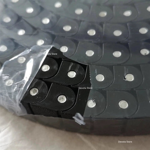 Close-up of 3M Wearproof Conveyor Chain 40P RS40P POM in black, showing precision links for MINGPING, 3m length, industrial grade.