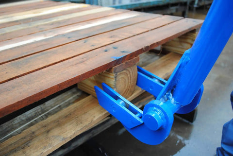 Deluxe Steel Pallet Buster With 41 Inch Handle For Easy Pallet Disassembly And Dock Board Removal, Articulating Head Prevents Wood Splitting, Heavy Duty Construction, Blue.