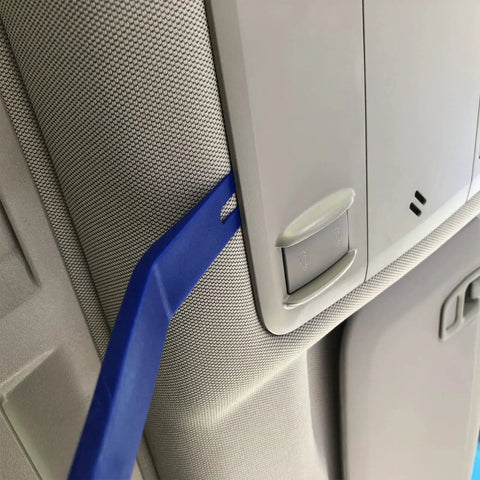 Heavy Duty Plastic Auto Trim Removal Tool Set For Safe Car Interior And Door Panel Clips GLK in use on interior panel
