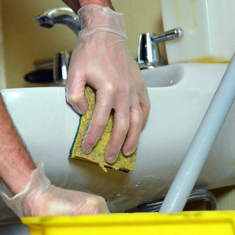 Clear Vinyl Gloves Latex Free Powderfree Food Safe Disposable Nonsterile used for cleaning sink with sponge