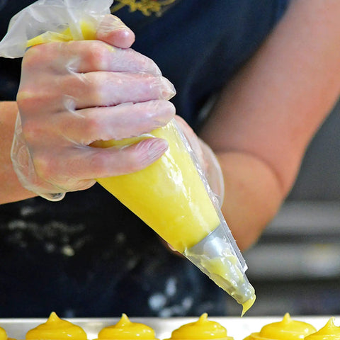 Clear Vinyl Gloves Latex Free Powderfree Food Safe Disposable Nonsterile in use for piping desserts