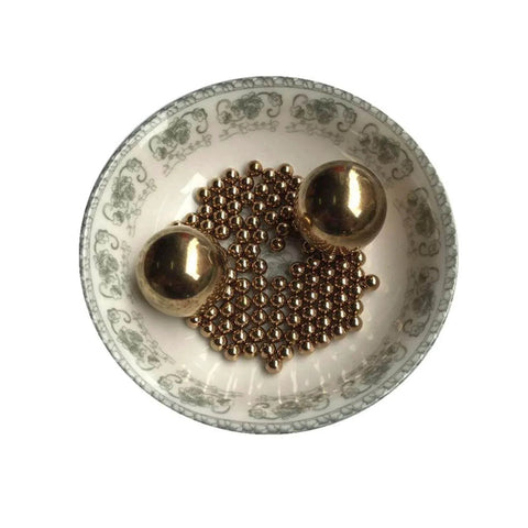 A bowl containing 4mm 200pcs Solid Pure Copper Balls - Brass Ball Bead, ideal for precision machining, valves, and crafts.