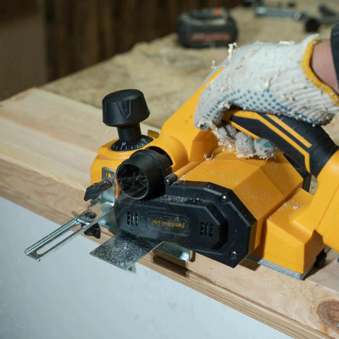 Cordless 3-1/4 inch hand planer with Dewalt 20V MAX batteries, brushless motor up to 16,000 RPM, adjustable depth on wood