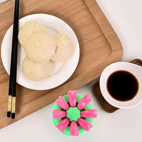 Multicolor Dumpling Mold Set For Momos Baozi And Steam Buns Press Dough Flatten And Seal Easy To Use Kitchen Gadget on table