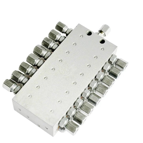 Electric Grease Pump Lubricator For Lathes Piston Style Automatic Grease Lubrication System close-up of connector manifold