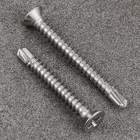 Close-up of 500pcs #8 x 5/8 Inch Flat Head Self Tapping Sheet Metal Screws Stainless Steel High Strength Quick Self Drilling Screws