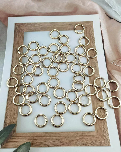 50 Pack 1 Inch Metal Spring O Rings Set With Round Carabiner Clips Snap Hooks For Keychains Purses Shoulder Bags And DIY Crafts In Gold Finish
