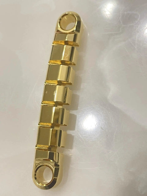 Industrial Grade 24K Gold Plating Solution For Immersion And Electroplating, Quick Bonding Under 30 Seconds, gold-finished metal component