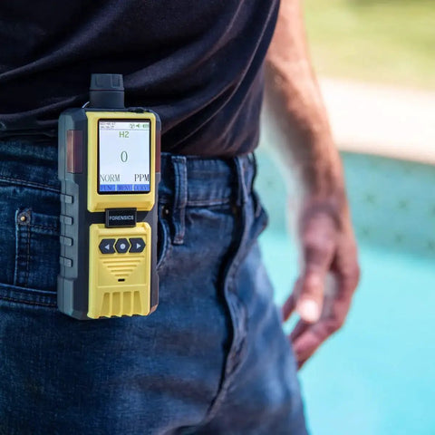 Hydrogen Gas Analyzer with Built-In Pump for Ultra Fast Detection 0 to 1000ppm Range attached to belt, showing color display.
