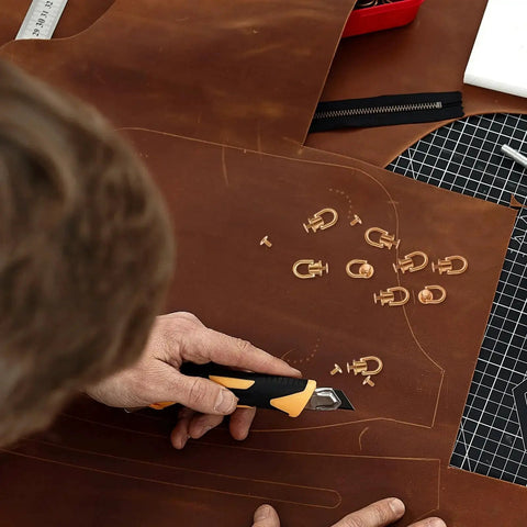 Rotatable Ball Post Head Buttons Set of 12 Pieces With D Ring Metal Rings on leather craft project in process