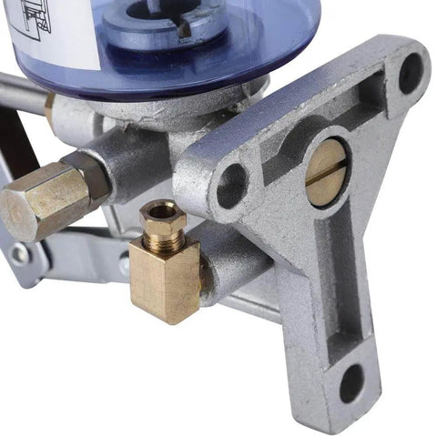 Manual Grease Pump Lubricator For CNC Machine Tools Hand Crank 6mm Outlet 500cc Capacity with durable cast aluminum body close-up