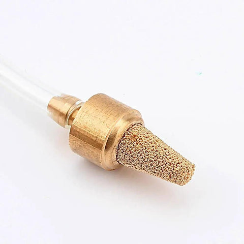 Close-up of brass tip of Mist Coolant Lubrication Spray System For 8mm Air Pipe Lathe Mill And Drill Cooling For Metal Cutting And Engraving Pro