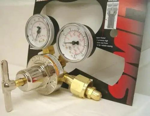 Oxygen Cylinder Regulator With CGA 540 Inlet And 9/16-18RH B Outlet, dual gauges, brass fittings, for welding use, front view.