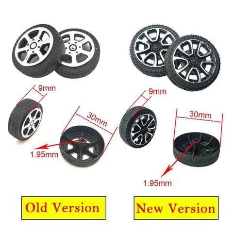 Comparison of old and new 100pcs Plastic Toy Wheels 30mm Diameter with 2mm Shaft Hole for Car Truck Model Toys.
