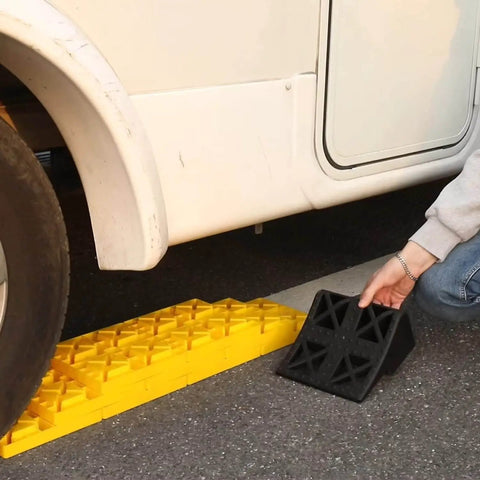 Setting up interlocking camper leveling blocks kit with anti slip ramps 10 pack includes one wheel chock for RV stabilization