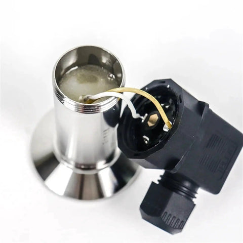 Food Industry Sanitary Diaphragm Pressure Transmitter With Flat Film Design And Quick Fit Anti Blocking Clamp 50.5mm Sensor close-up