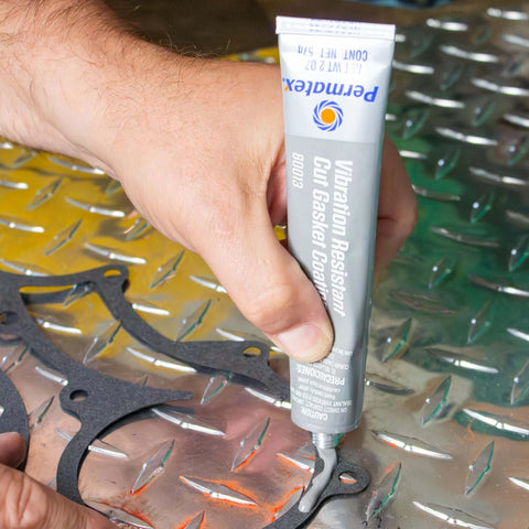 Applying Grey Cut Gasket Coating Sealant for Tough Torque Engines, Vibration Resistant Silicone Sealant on a gasket