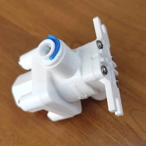 Side view of Water Pressure Relief Regulator for Reverse Osmosis Systems with One Quarter Inch OD Tube Push to Quick Connect Fittings