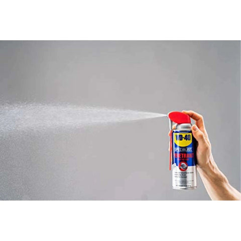 Hand using WD-40 Specialist Penetrant with Smart Straw, Penetrant for Metal, Rubber and Plastic Threads, Locks and Nuts, 11 Oz.