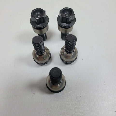 Parts NO# WHT006978 Wheel Bolt 5pack showing five metal bolts for 5-lug wheels on a white background