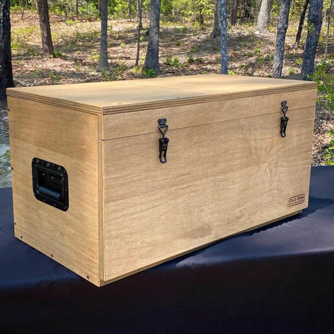 Wooden trunk with heavy duty toggle latch clamp with rust resistant carbon steel, adjustable pull action and 360lb capacity.