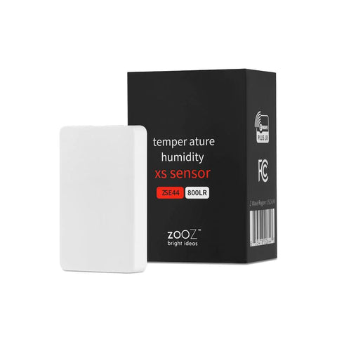 Zooz XS temperature and humidity sensor (ZSE44 800LR), white compact device beside black packaging.